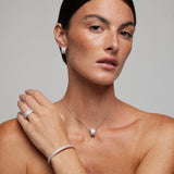 Orecchini bullone in argento bianco con zirconi bianchi