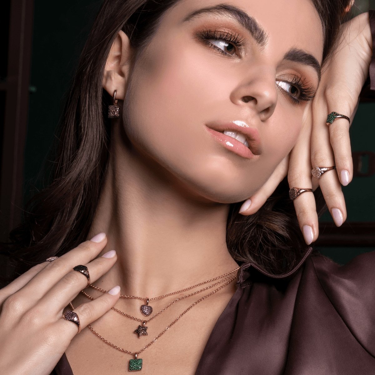 Anello a forma di cuore in argento sterling con zirconi viola Anello a forma di cuore in argento sterling con zirconi viola